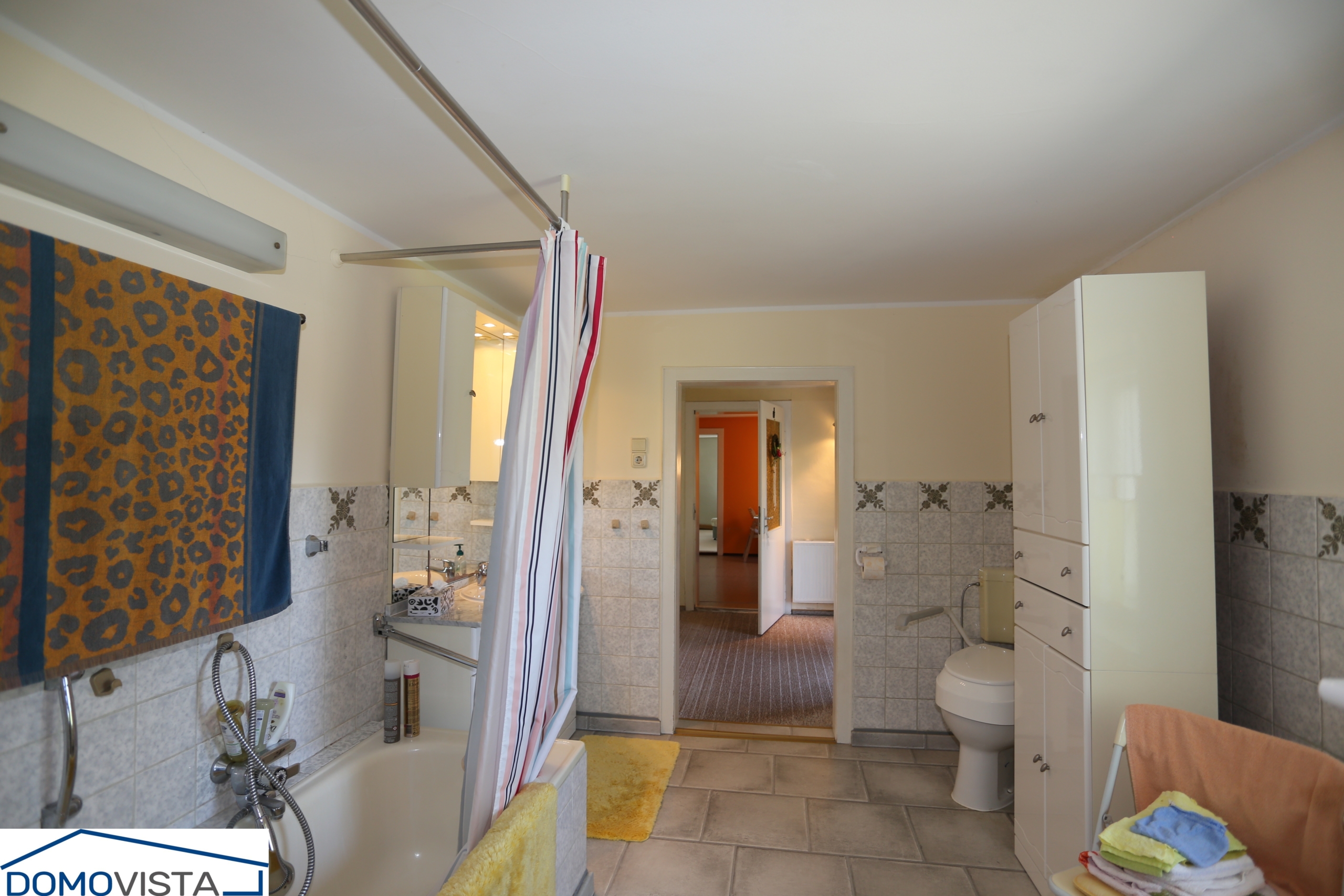 23. 1.OG Badezimmer