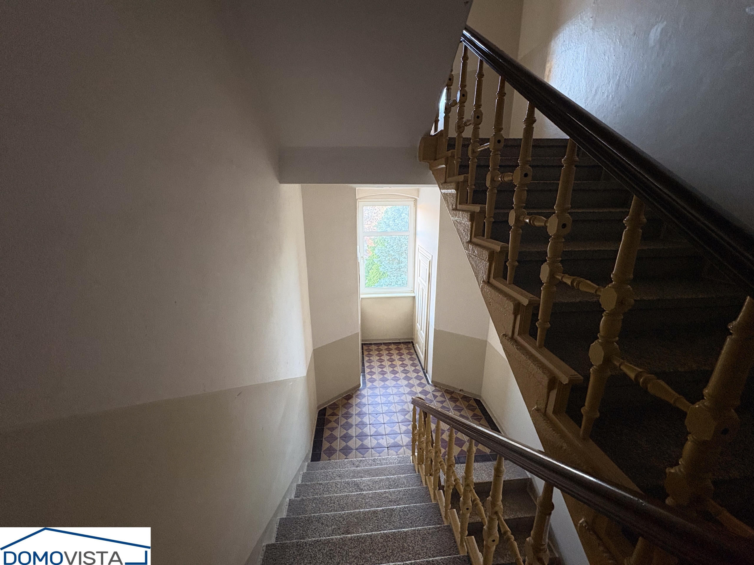 Abstellkammer - halbe Treppe