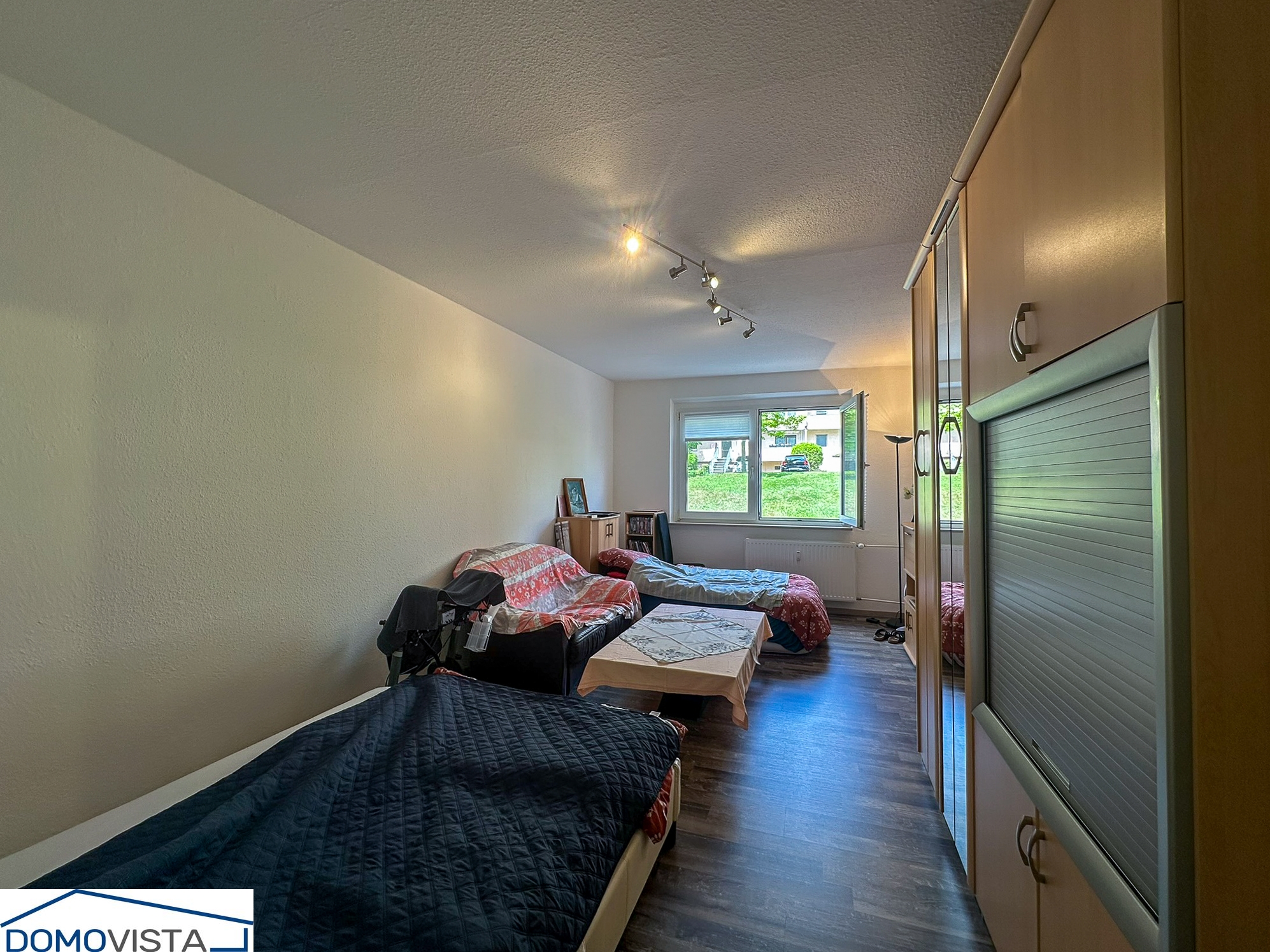 Wohn- und Schlafzimmer