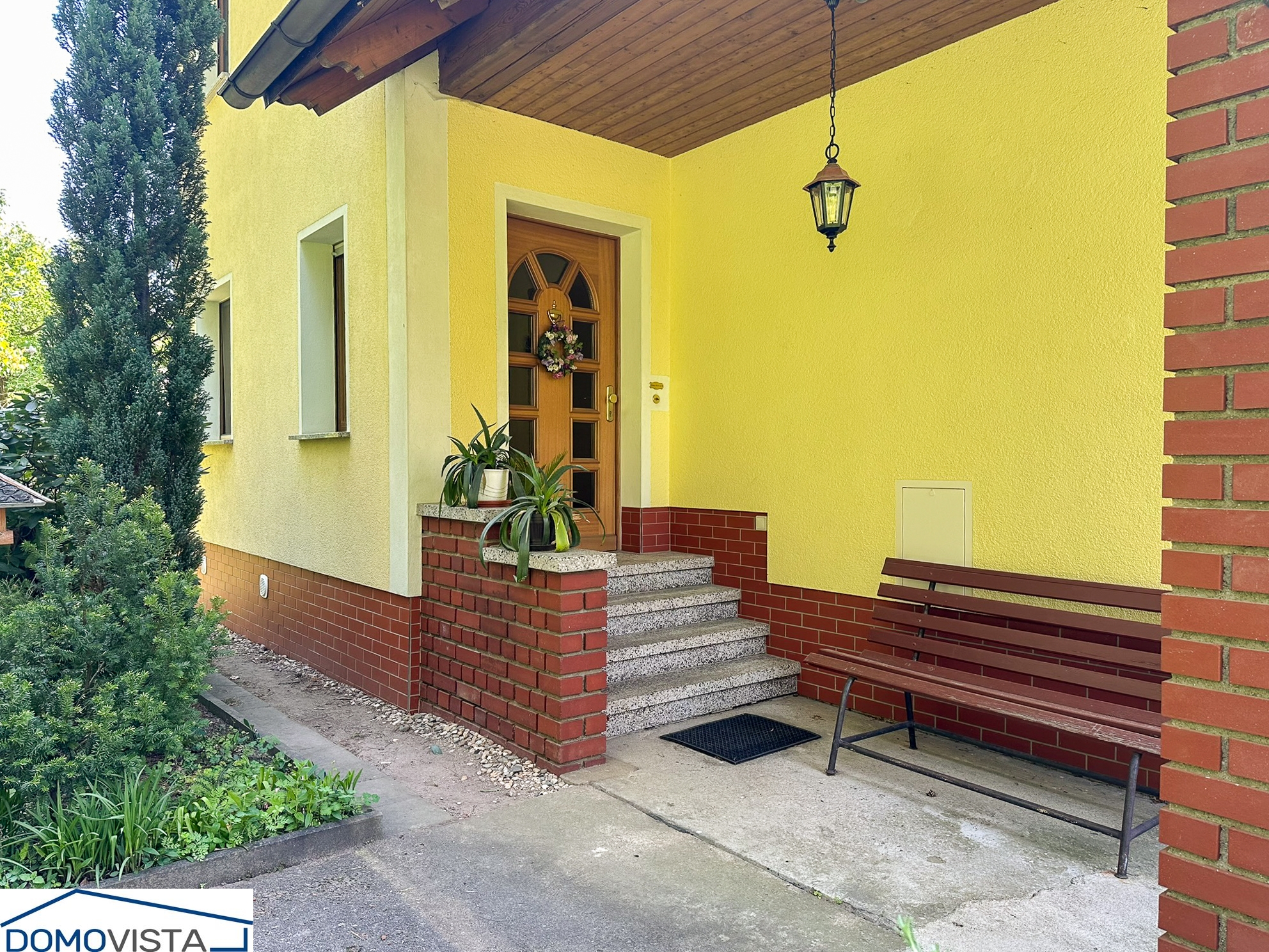 9. Eingangsbereich