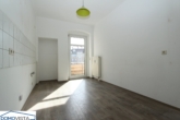 Küche mit Zugang zum Balkon