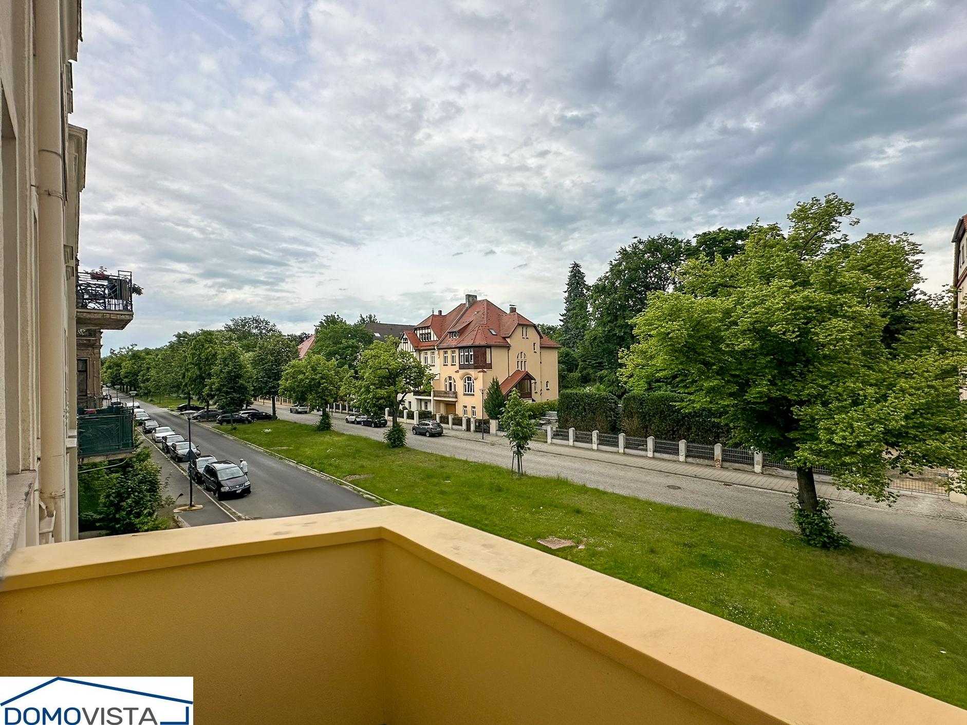 Blick vom straßenseitigen Balkon